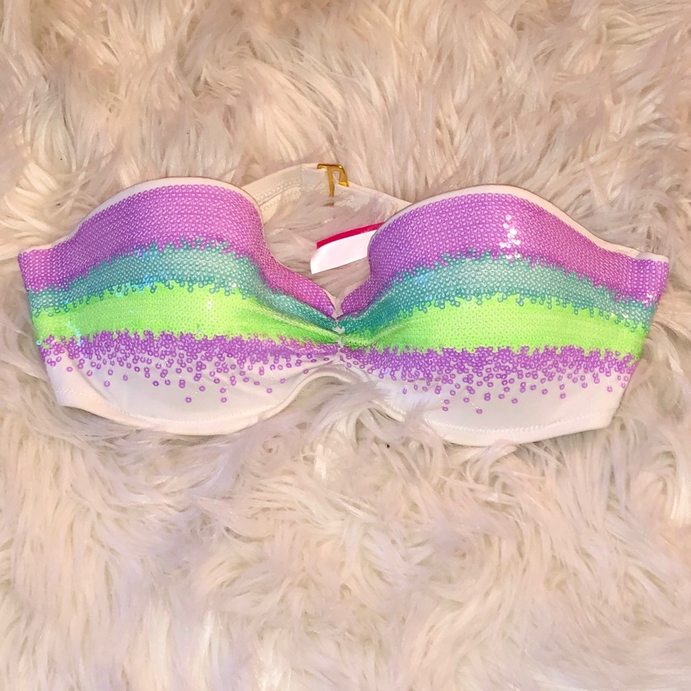 Victoria’s Secret bikini top